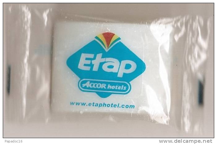 Savon - Savonnette / Seife / Soap / Jabón / Zeep - Etap Hôtel - Accor Hotels - Www.etaphotel.com - Produits De Beauté