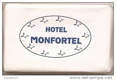 Savon - Savonnette / Seife / Soap / Jabón / Zeep - Hôtel Monfortel - Montreuill Sous Bois - Productos De Belleza