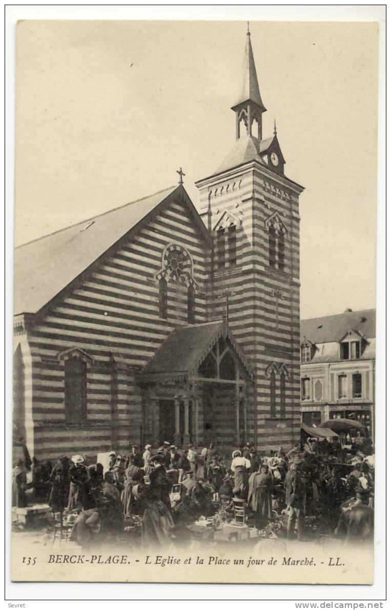 BERCK-PLAGE  -  L'Eglise Et La Place Un Jour De Marché. - Berck