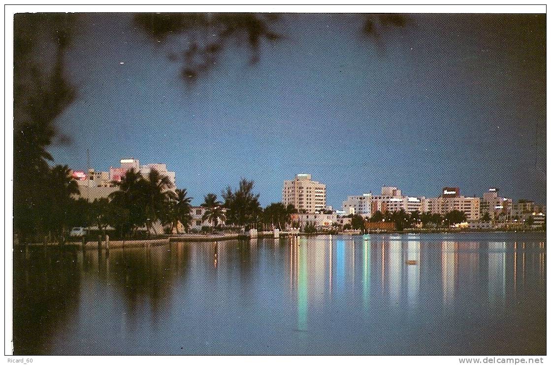 Carte Postale, Floride, Miami Beach,  Hotels By Night - Miami Beach