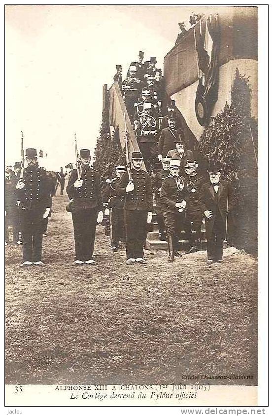 CARTE PHOTO ALPHONSE XIII A CHALONS (1ER JUIN) CORTEGE DESCEND DE PYLONE OFFICIEL    REF 22341 - Demonstrations