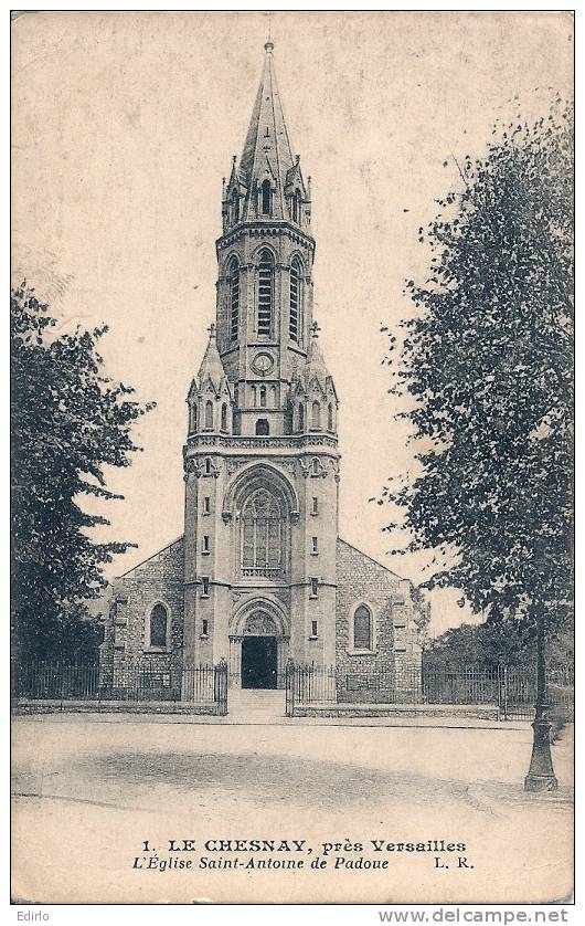 LE CHESNAY  L 'église Saint Antoine De Padoue - (TB Petite Salissure Au Dos) - Le Chesnay