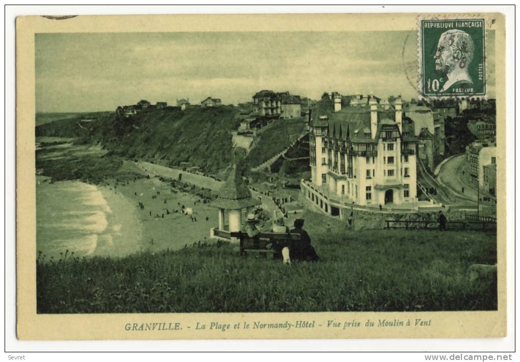 GRANVILLE  - La Plage Et Le Normandy-Hôtel- Vue Prise Du Moulin à Vent. - Granville