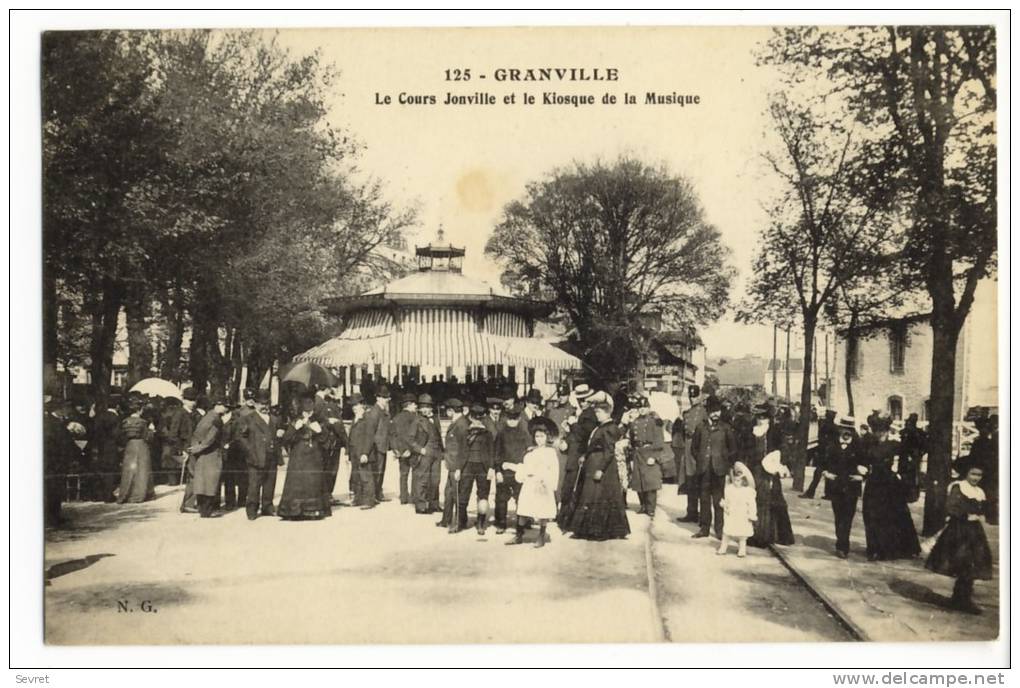 GRANVILLE  -  Le Cours Joinville Et Le Kiosque De La Musique. - Granville