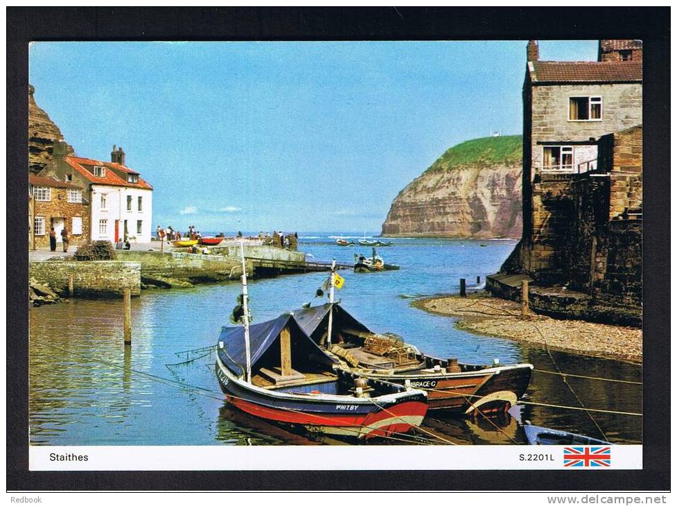 RB 747 - Postcard - Staithes Harbour &amp; Houses Yorkshire - Harrogate