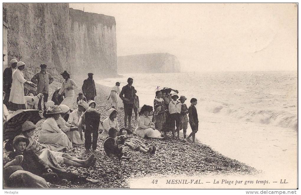 MESNIL VAL - LA PLAGE PAR GROS TEMPS - Mesnil-Val