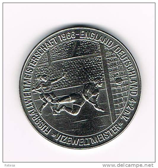 0+  FUSSBALLWELTMEISTERSCHAFT IN DER B.R. DEUTSLAND WM 74 - Souvenir-Medaille (elongated Coins)