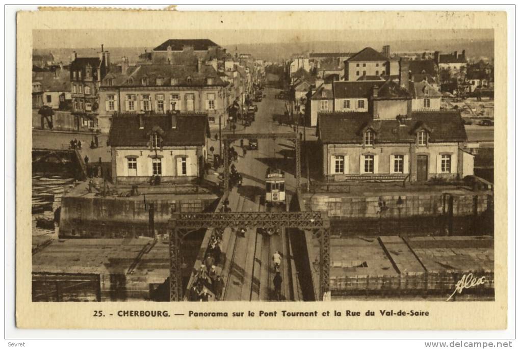 CHERBOURG - Panorama Sur Le Pont Tournant Et La Rue Du Val De Saire. - Cherbourg
