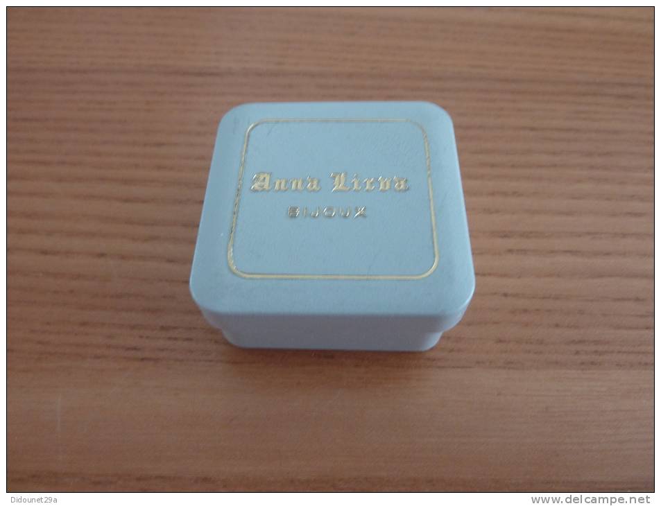 Boite Plastique "Anna Lirva BIJOUX" 4,5x4,5cm - Boîtes