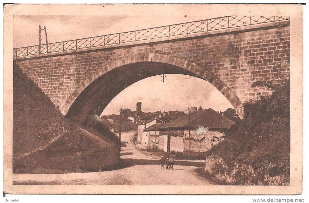 CHALUS .. LE PONT DU CHEMIN DE FER .. ROUTE DE NONTRON - Chalus