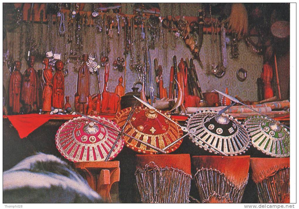 HANDICRAFTS IN ADDIS ABABA´S - NEW MARKET, ETHIOPIA - 2 SCANS - Ethiopië