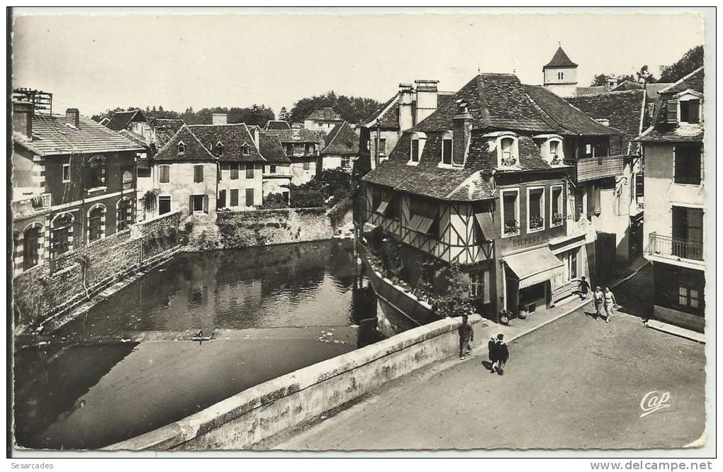 SALIES-DE-BEARN, Vieilles Maisons Eu Pont De La Lune - Pau