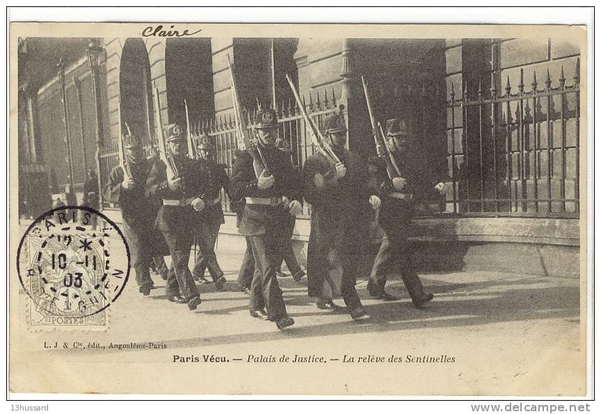 Carte Postale Ancienne Série Paris Vécu - Palais De Justice. La Relève Des Sentinelles - Tribunal, Militaires - Konvolute, Lots, Sammlungen