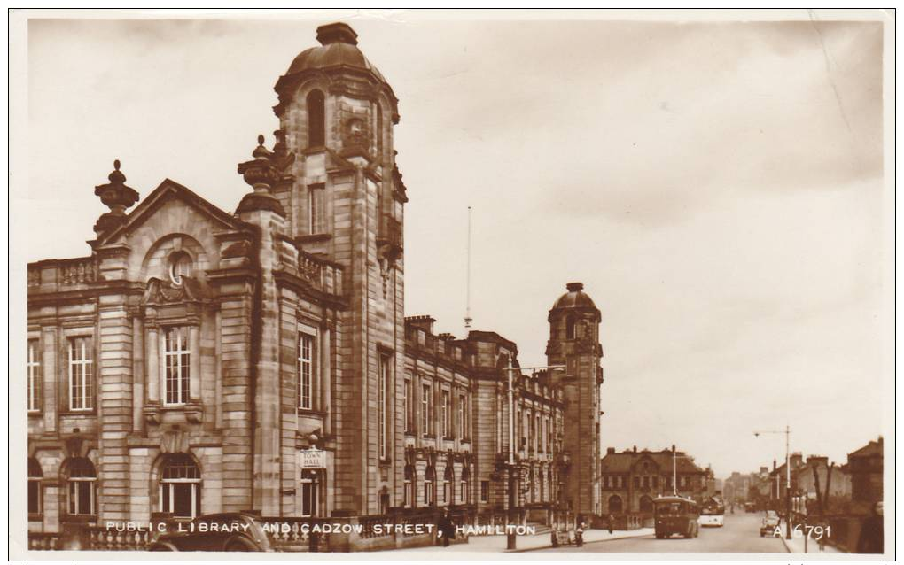 PUBLIC LIBRARY & GADZOW STREET, HAMILTON - REAL PHOTO (ref 2126) - Lanarkshire / Glasgow