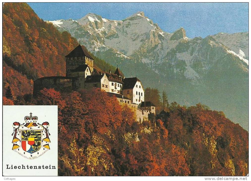 Schloss Vaduz Mit Falknisgruppe - Liechtenstein