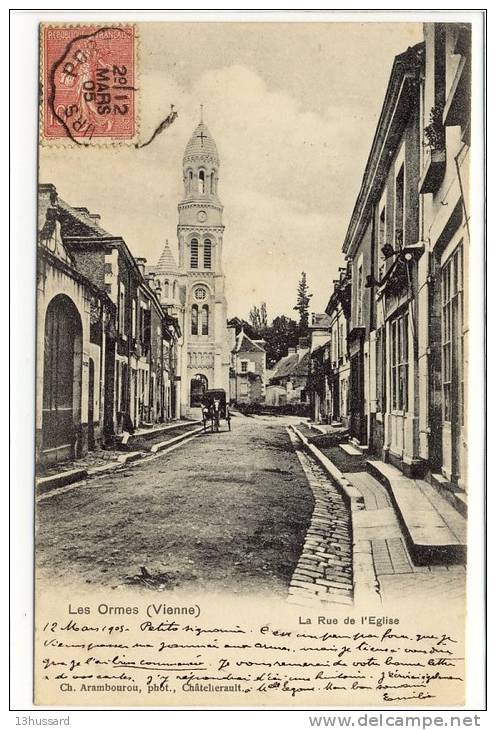 Carte Postale Ancienne Les Ormes - La Rue De L'Eglise - Autres & Non Classés