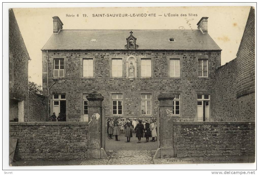 SAINT-SAUVEUR LE VICOMTE - L'Ecole Des Filles. Belle Animation - Saint Sauveur Le Vicomte