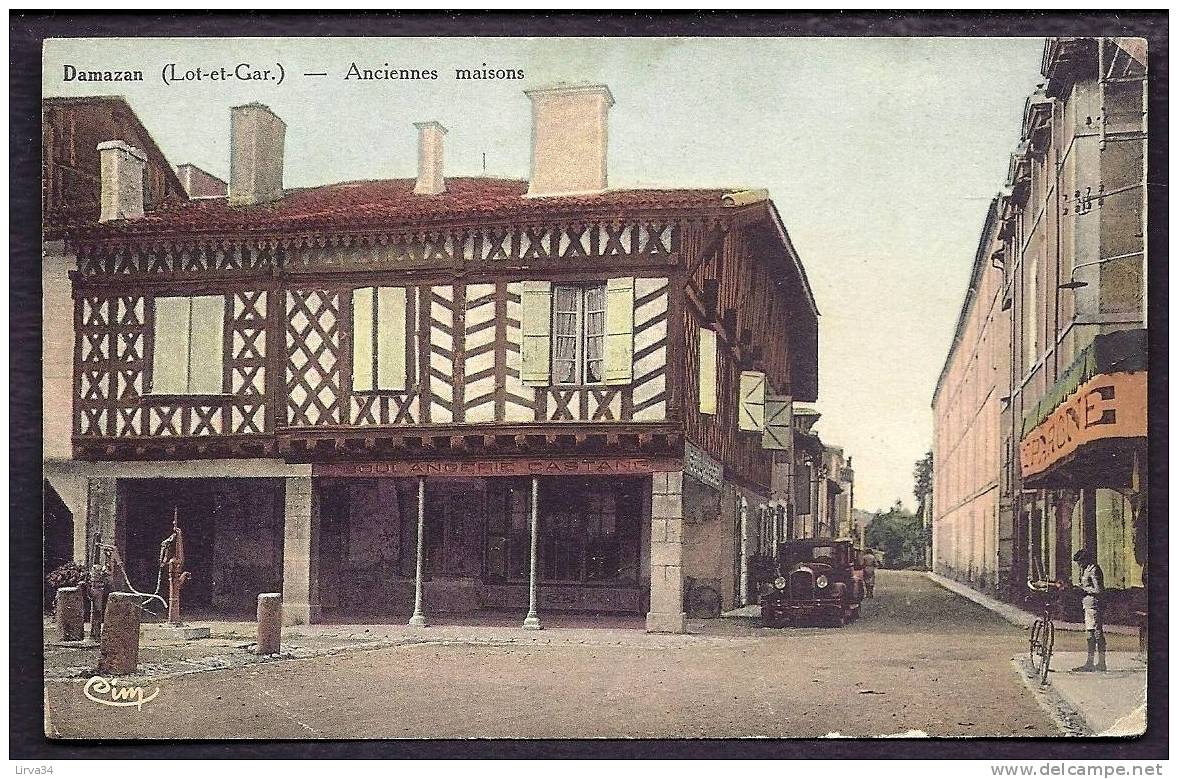 CPA  ANCIENNE- FRANCE- DAMAZAN (47)- ANCIENNES MAISONS A COLOMBAGES COLORISÉES- VIELLE AUTO GROS PLAN- LES POMPES A EAU- - Damazan