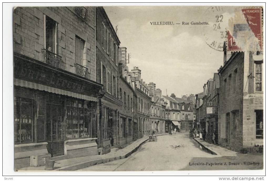 VILLEDIEU. - Rue Gambetta - Villedieu