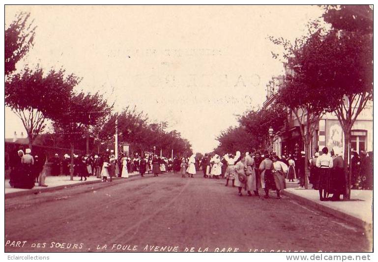 Les Sables D'Olonne.  85  ..Religion..Le Départs Des Soeurs Avenue De La Gare - Sables D'Olonne