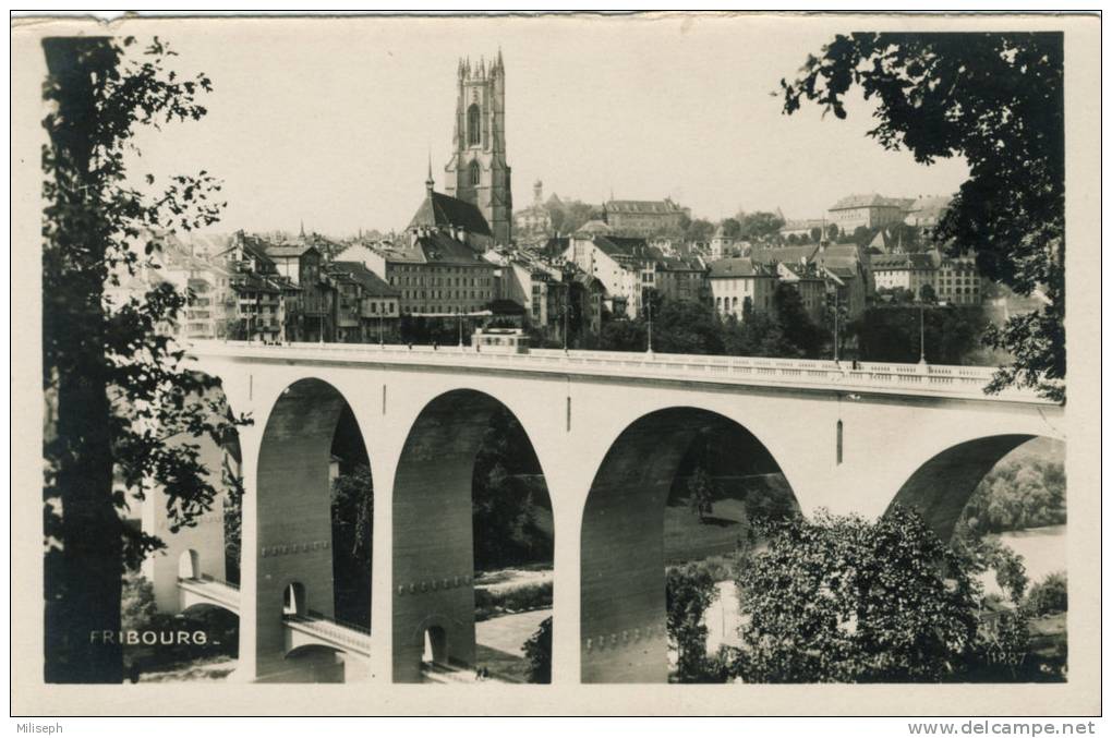 FRIBOURG -  ( Pont De Zaehringen Et Tour St Nicolas )                   (778) - Fribourg