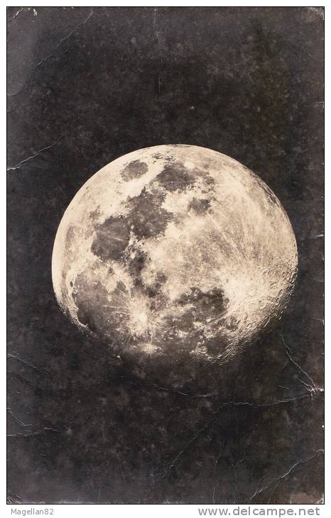 CPA. ASTRONOMIE. LA LUNE . ENTRE LE PREMIER QUARTIER ET LA PLEINE LUNE . ASTRE. SYSTÈME SOLAIRE - Astronomy