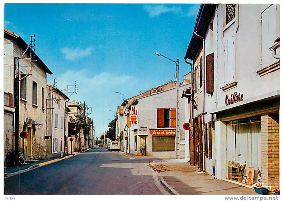84 , MORIERES LES AVIGNONS , Rue De La Republique , * M 653 - Morieres Les Avignon