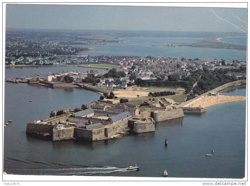 LA  FRANCE  VUE  DU  CIEL...  2 A.  -  PORT-LOUIS  (Morbihan)  La  Citadelle  Et  Vue  Générale - Port Louis