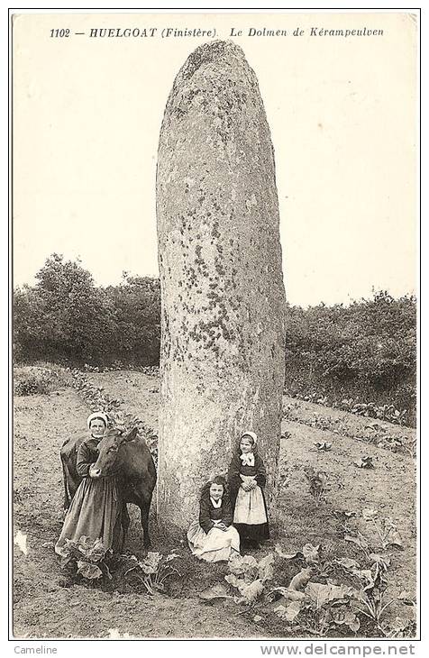 29 . HUELGOAT . Le Dolmen De Kerampeulven - Huelgoat