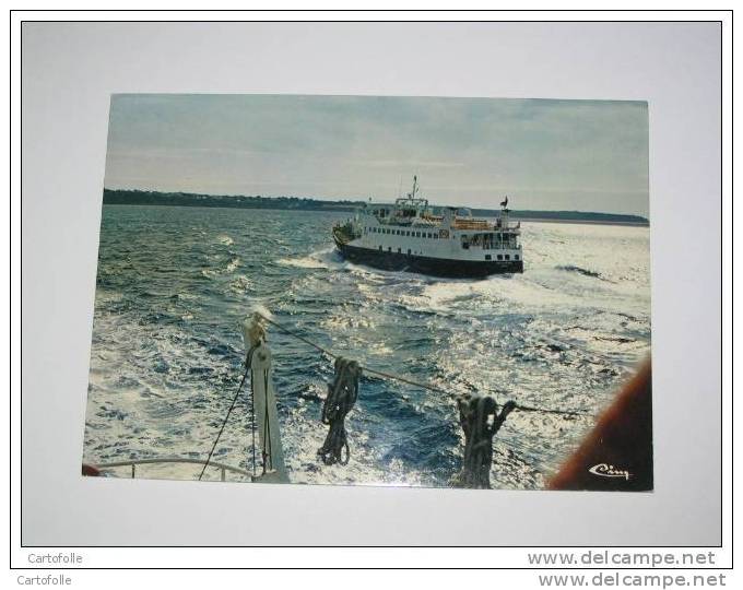 Lot 110           Ile De Groix Le Bateau Assurant La Liaison Entre L´ile Et Le Continent - Groix