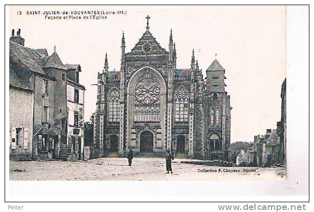 SAINT JULIEN DE VOUVANTES - Façade Et Place De L'Eglise - Saint Julien De Vouvantes