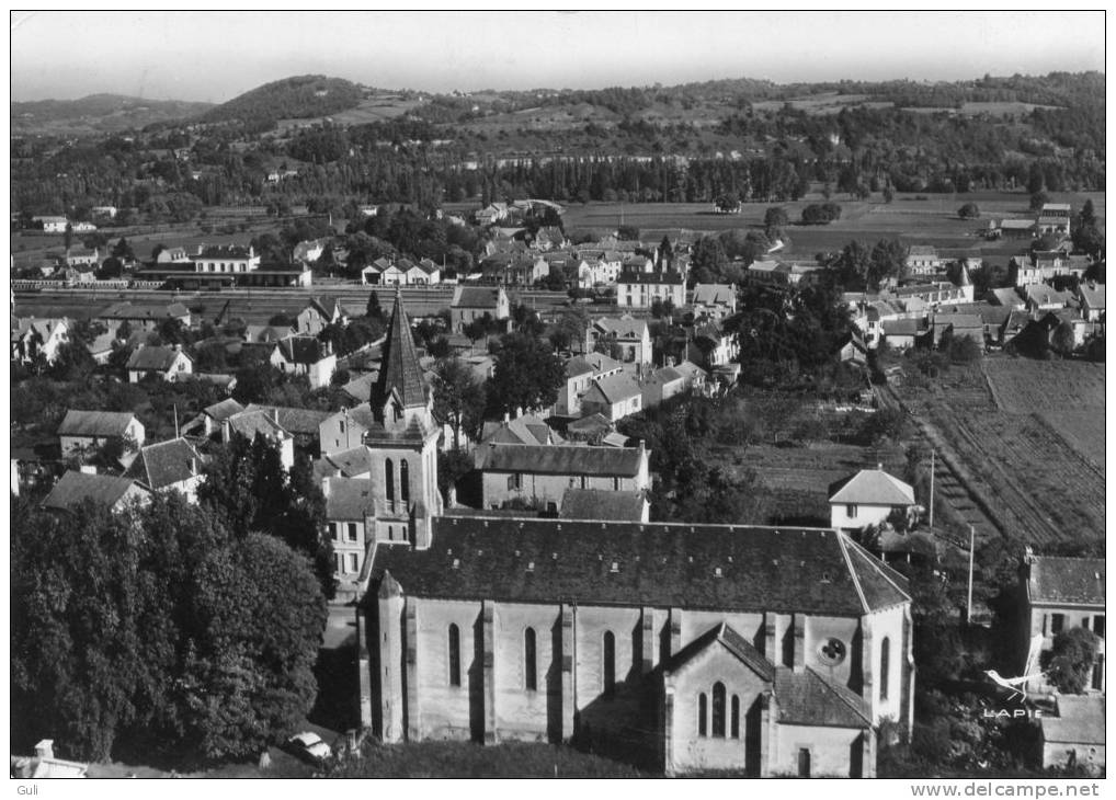 24] Dordogne -en Avion Au Dessus De..LE BUISSON -l´Eglise (Cadouin ) (Vue Aérienne) Année:1963-*PRIX FIXE - Autres & Non Classés