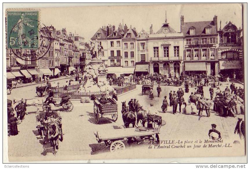 Abbeville....Monument De L'Amiral Courbet Et La Place Du Marché - Abbeville