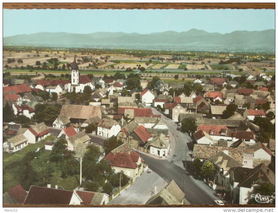 68 - BANTZENHEIM - Vue Générale Aérienne - Au Fond, La Forêt Noire. (CPSM) - Autres & Non Classés