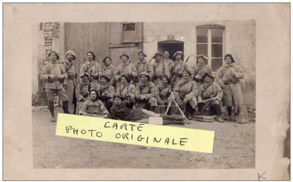 BRIANCON ?  CARTE PHOTO 14 18   MILITAIRES AVEC MITRAILLEUSES  159EME REG  SUR PATTE DE COL - Briancon