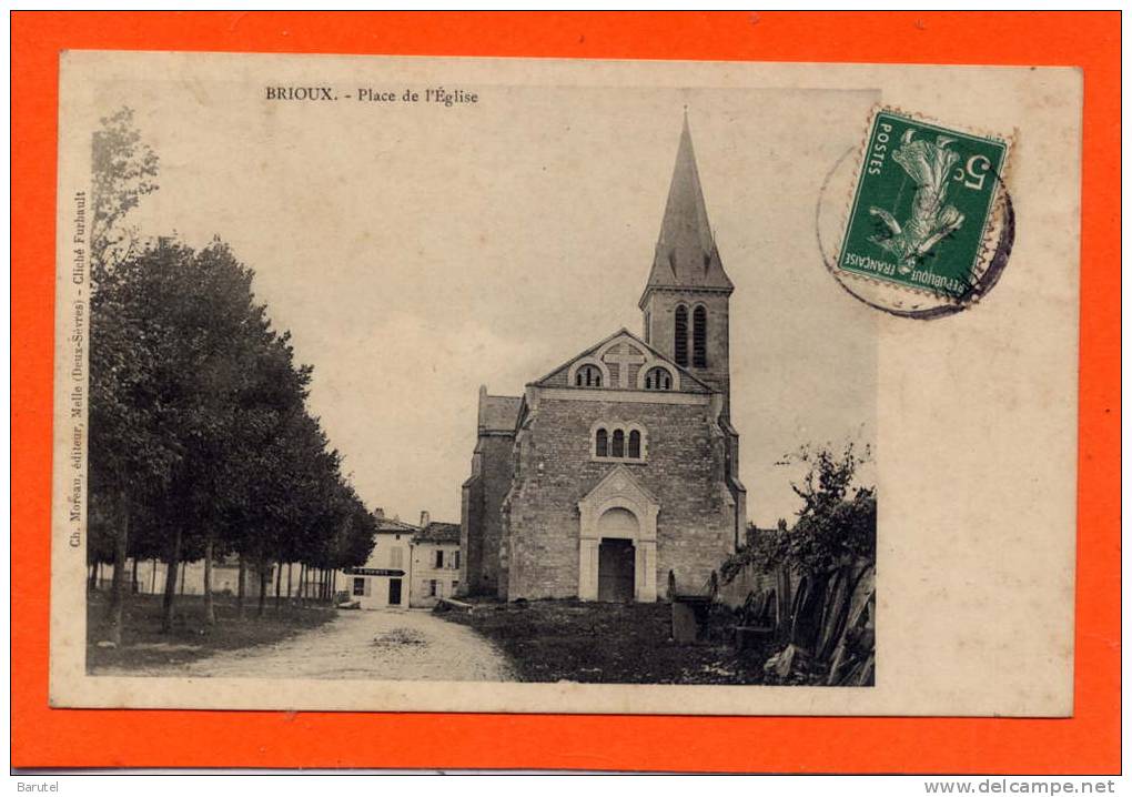 BRIOUX - Place De L'Eglise - Brioux Sur Boutonne