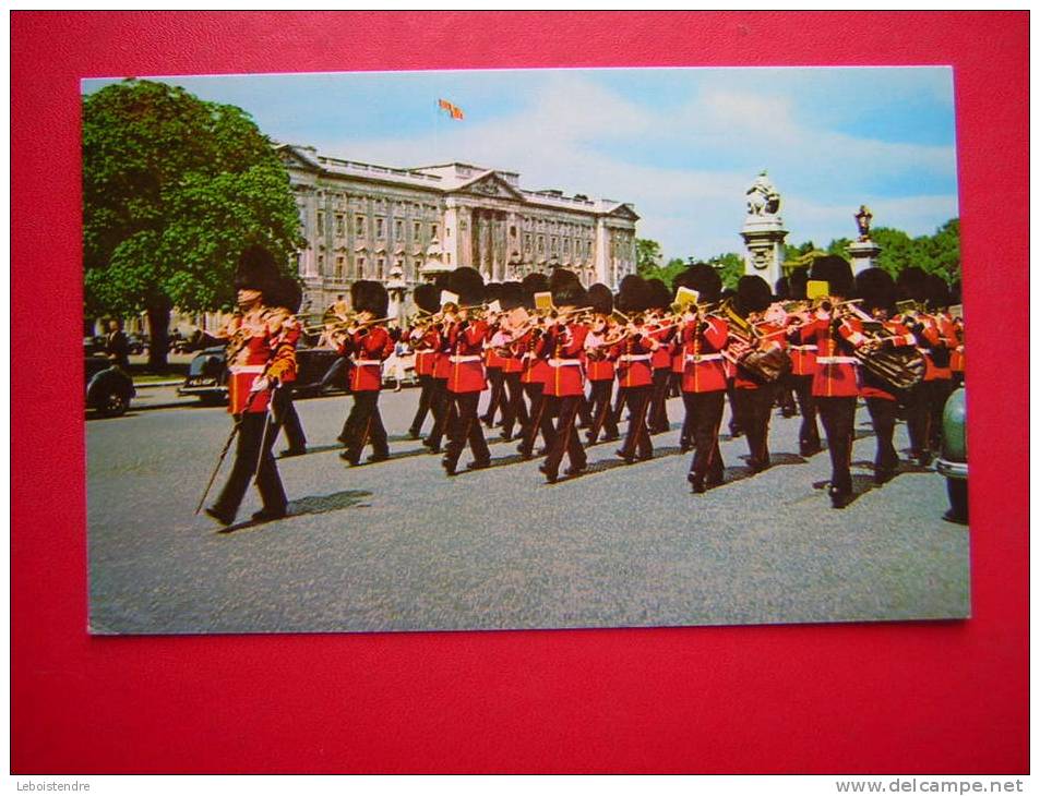 CPM OU CPSM-ANGLETERRE-LONDON-GUARDS BAND NEAR BUCKINGHAM PALACE -PHOTO RECTO /VERSO-NON VOYAGEE - Buckingham Palace