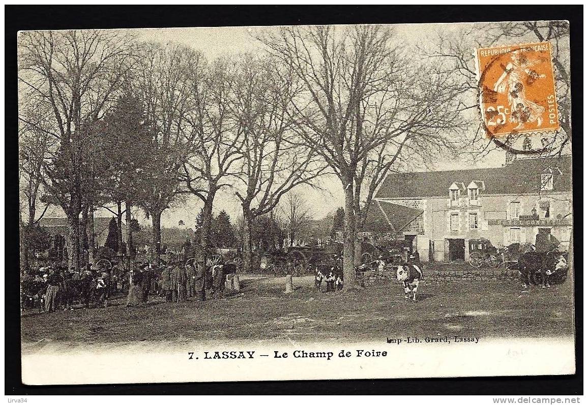 CPA  ANCIENNE- FRANCE- LASSAY (53)- LE CHAMP DE FOIRE AVEC BELLE ANIMATION GROS PLAN- VACHES- ATTELAGES- MAQUIGNONS - Lassay Les Chateaux