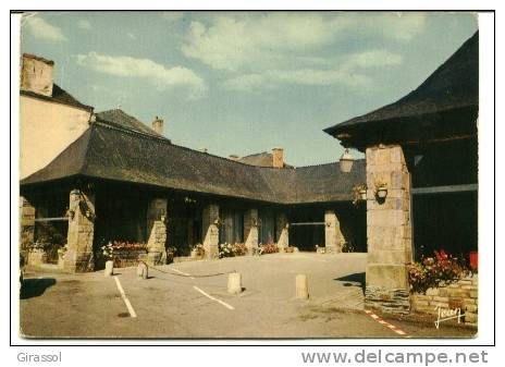 CPSM ROCHEFORT EN TERRE MORBIHAN Les Halles - Rochefort En Terre