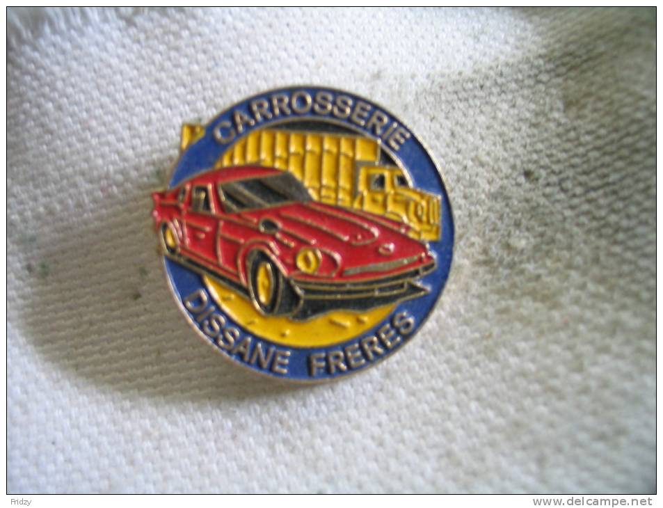 Pin´s Carrosserie DISSANE-Freres.  Porsche De Couleur Reouge - Porsche