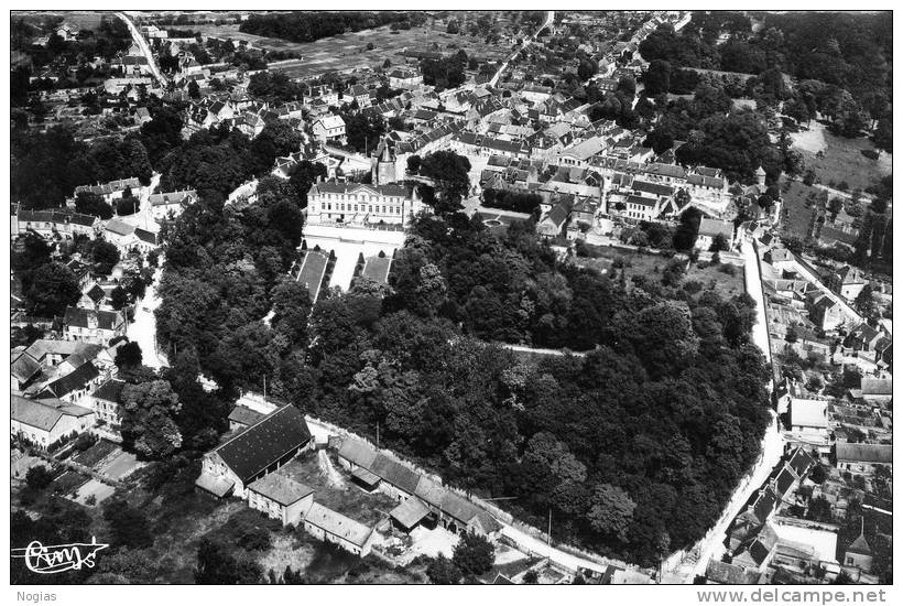 VIC SUR AISNE - TRES BELLE CARTE PHOTO D'UNE VUE GENERALE AERIENNE -  TOP !! - Vic Sur Aisne