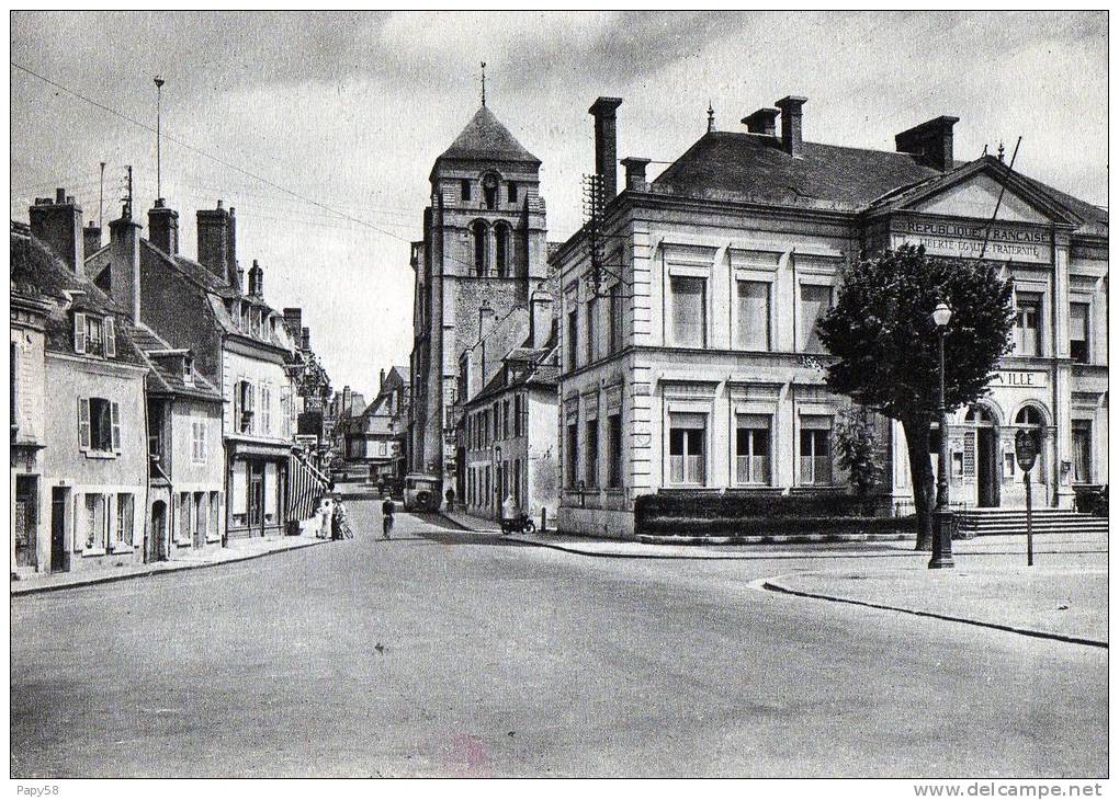 [58] Nièvre > Cosne Cours Sur Loire Hotel De Ville Et Eglise Saint Jacques - Cosne Cours Sur Loire