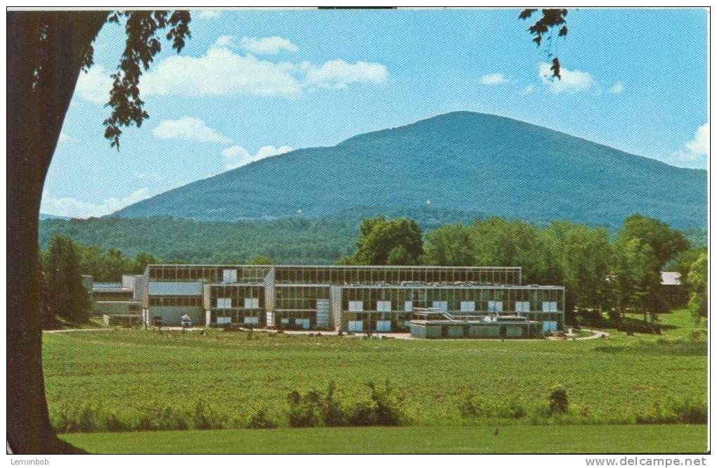 USA – United States – North Face Of Bennington College, 1976, Unused Postcard [P5817] - Bennington