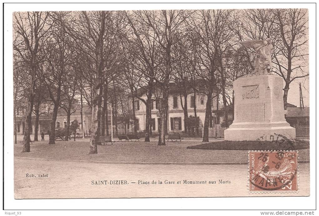 SAINT-DIZIER - Place De La Gare Et Monument Aux Morts - Saint Dizier