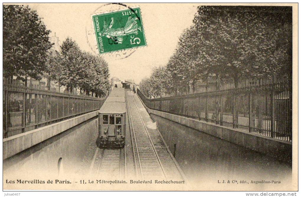 PARIS (75) Rame Du Métropolitain Boulevard Rochechouart - Pariser Métro, Bahnhöfe