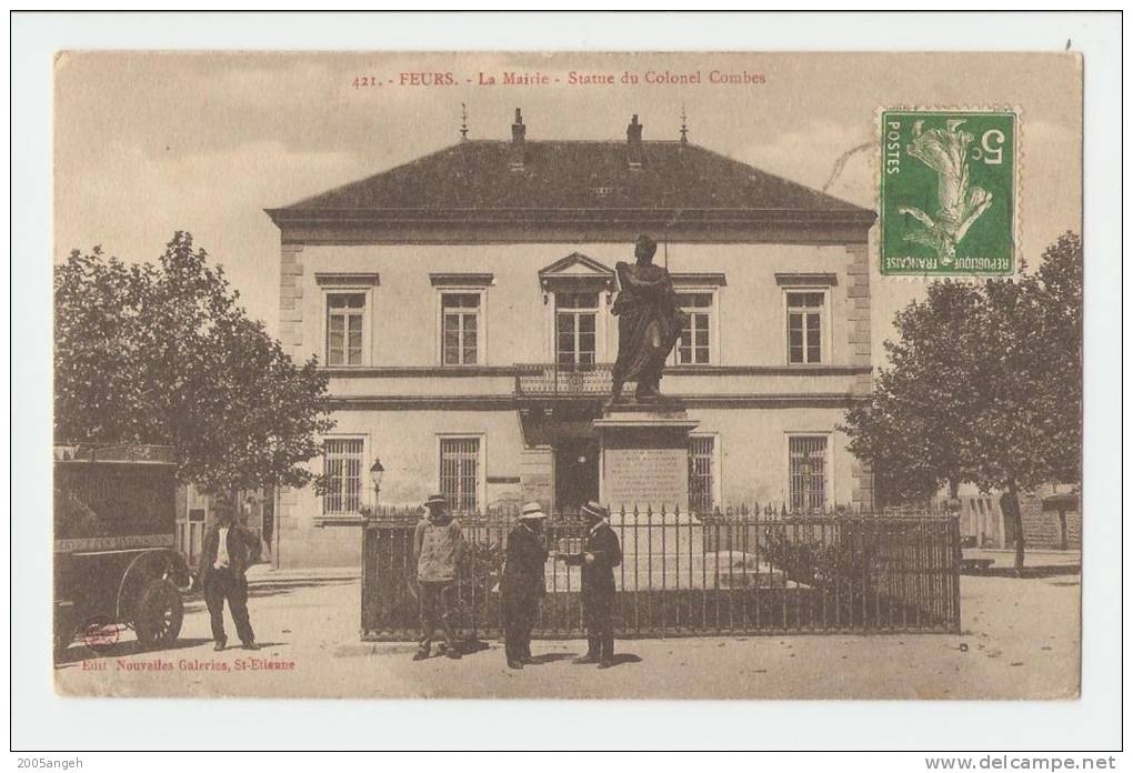 42 Dép.- 421.- Feurs.- La Mairie - Statue Du Colonel Combes. - Feurs