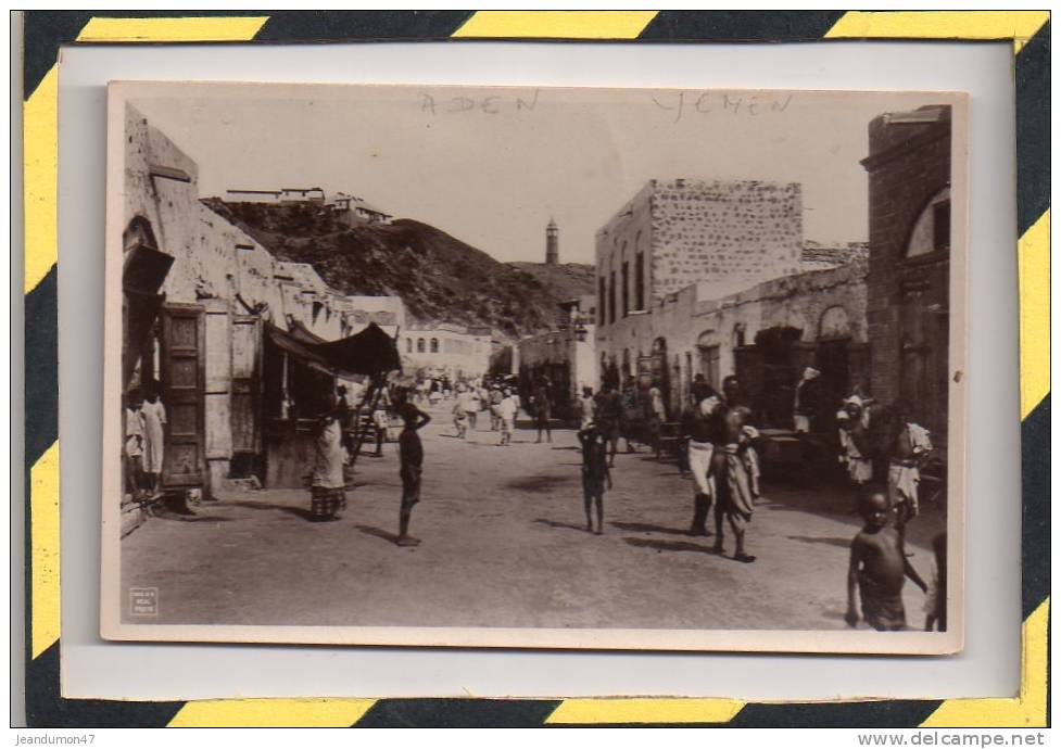 VERITABLE CARTE-PHOTO. - . ADEN - RUE TRES ANIMEE.  NON CIRCULEE - EXCELLENT ETAT - Yémen