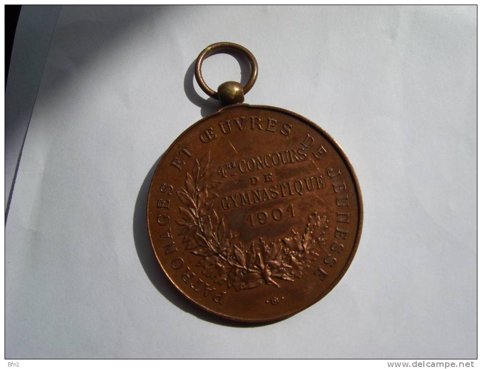 MEDAILLE 1900- 4° CONCOURS INTERNATIONAL DE GYMNASTIQUE 1901- PATRONAGE ET OEUVRE DE JEUNESSE - Firma's