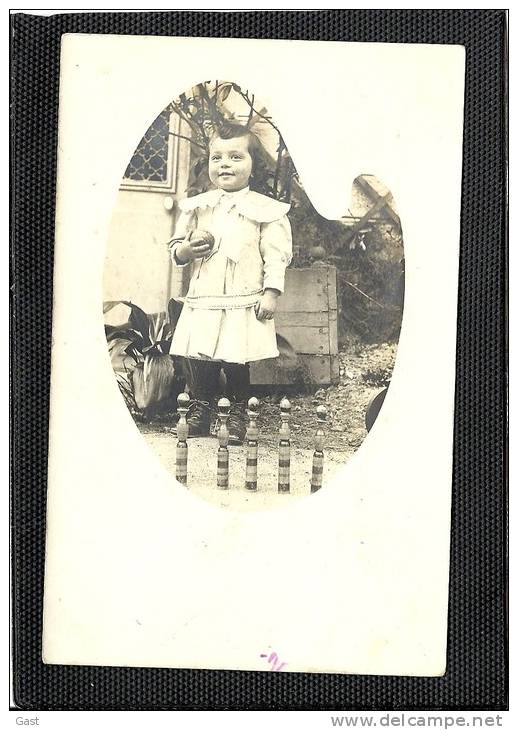 JEUX  DE  QUILLES    CARTE  PHOTO  ENFANT  JOUANT  AUX  QUILLES - Autres & Non Classés