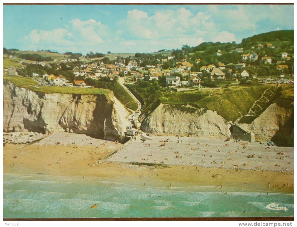 76 - BERNEVAL Sur MER - Vue Aérienne - La Plage, Les Falaises. - Berneval